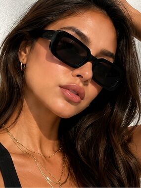 🕶️ Trendy Y2K Black Rectangle Sunglasses
